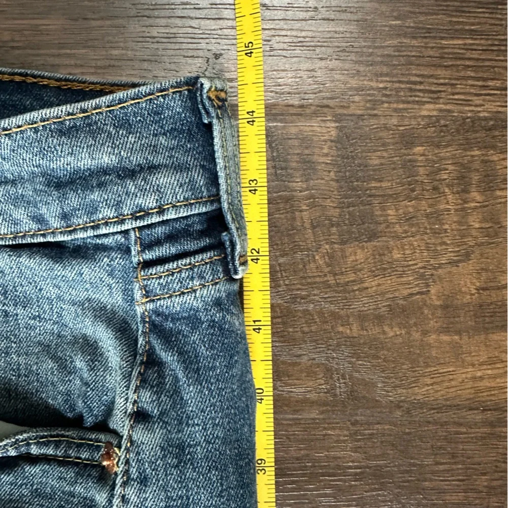 Levi's 505 40 32 jean’s blue Relaxed straight with Distressed Details men’s